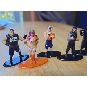 WWE Collector 8 Figures 2 1/2"  Metal